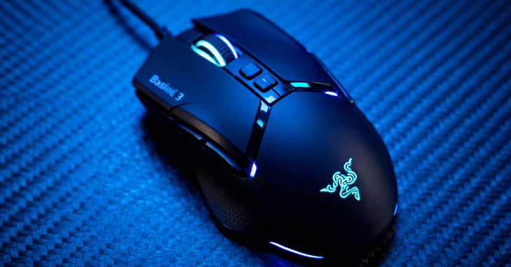 Razer Basilisk V3 programmable buttons and scroll wheel detail