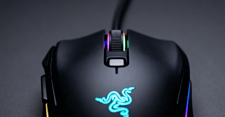 Razer Basilisk V3 ergonomic shape and thumb grip design