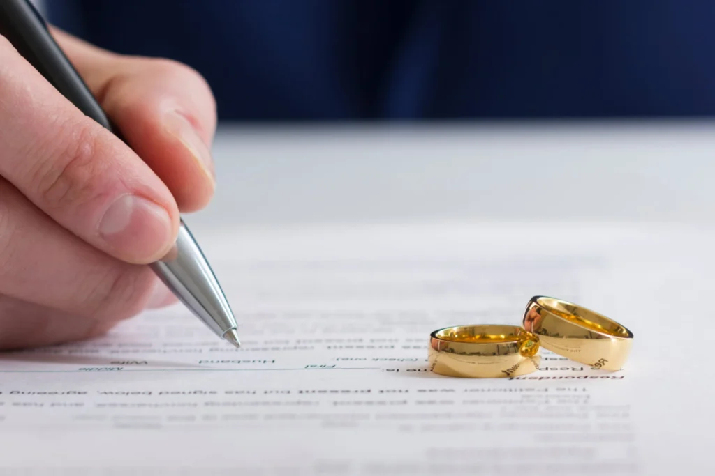 Joint Divorce Application or Sole Application? Five Questions to Help You Decide 